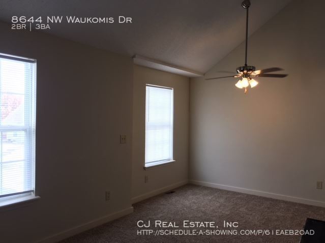 8644 NW Waukomis Dr in Kansas City, MO - Building Photo - Building Photo