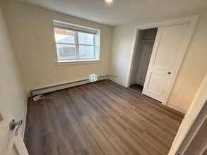 16 Beals Rd, Unit 4 in Braintree, MA - Foto de edificio - Building Photo