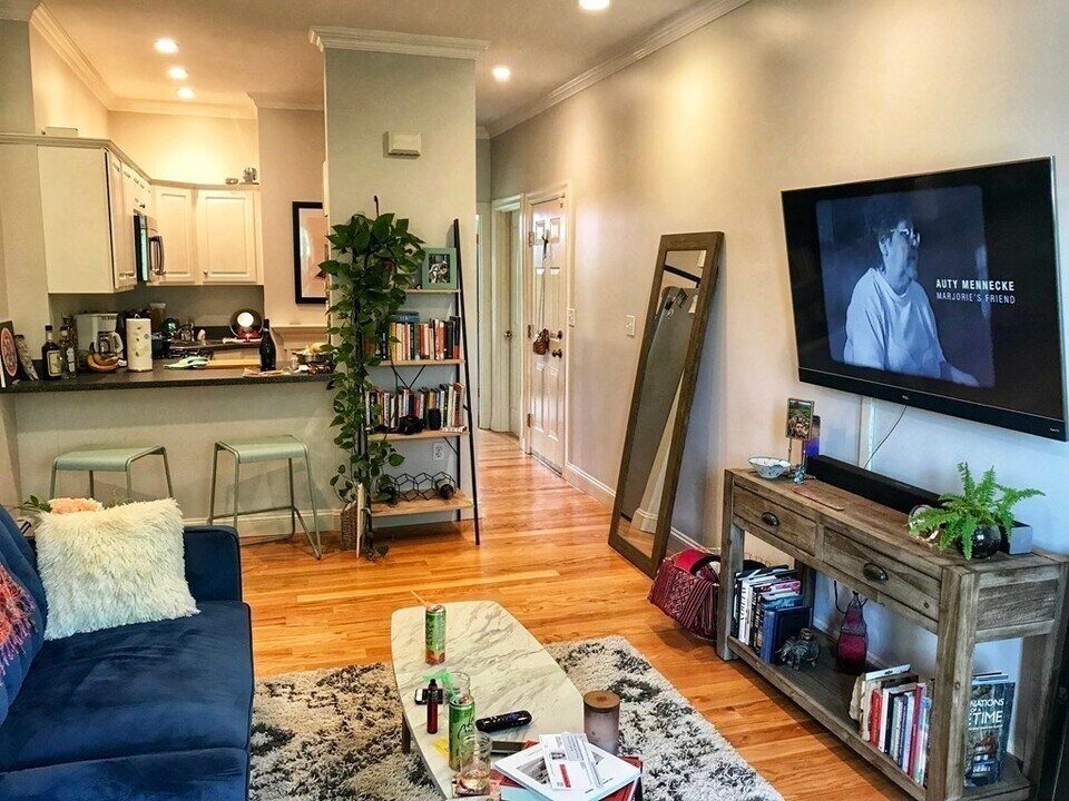 9 Savin Hill Ave-Unit -2 in Boston, MA - Building Photo