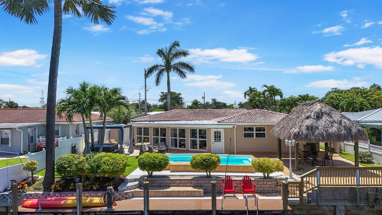 220 SE 2nd Ave in Pompano Beach, FL - Building Photo