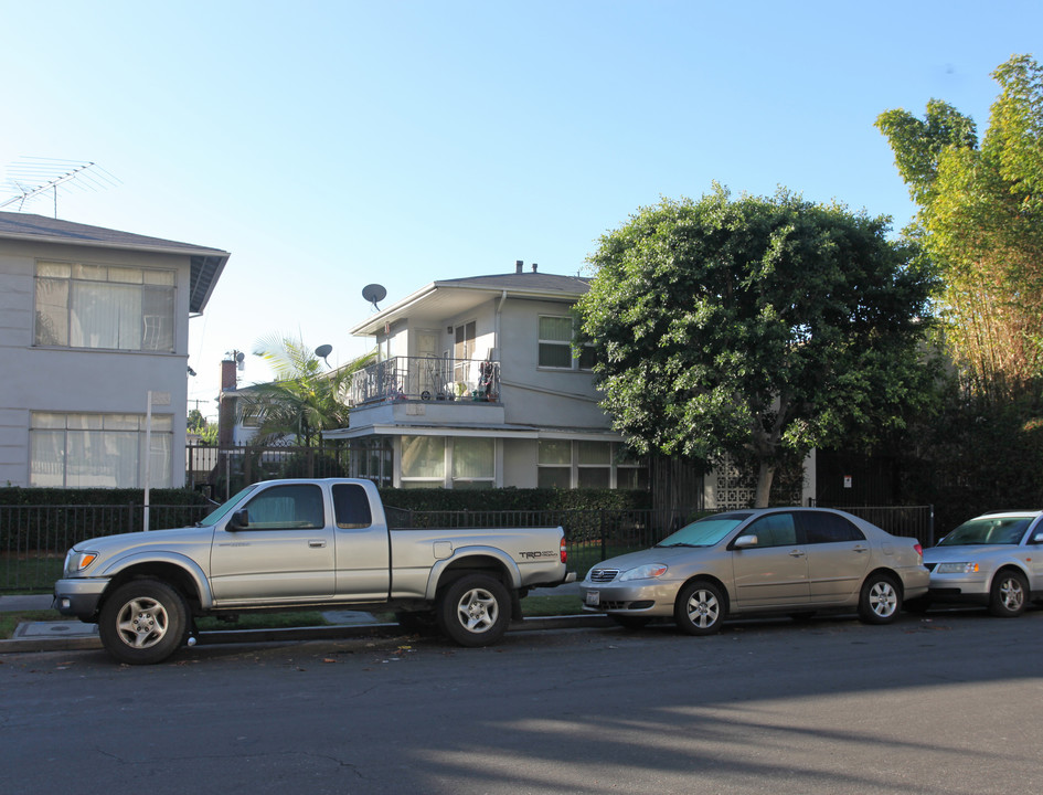 5416 Carlton Way in Los Angeles, CA - Foto de edificio