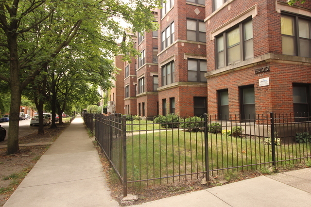 1163 E 52nd St in Chicago, IL - Foto de edificio