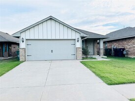 11504 SW 8th Cir in Yukon, OK - Building Photo