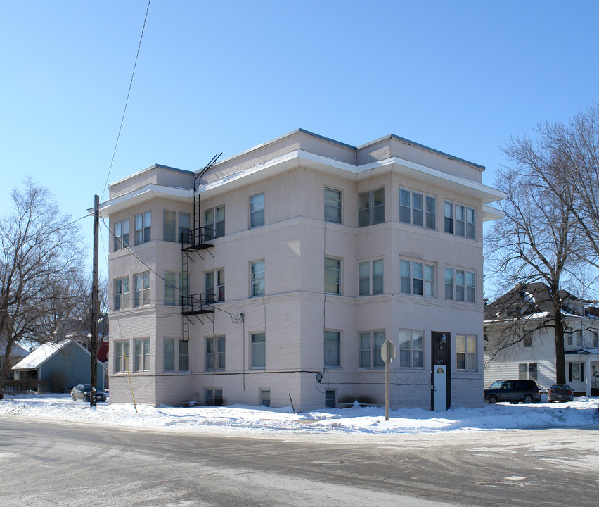 1127 4th Ave N in Fort Dodge, IA - Foto de edificio