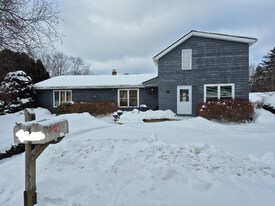 55 Worthen St in Pittsfield, MA - Building Photo