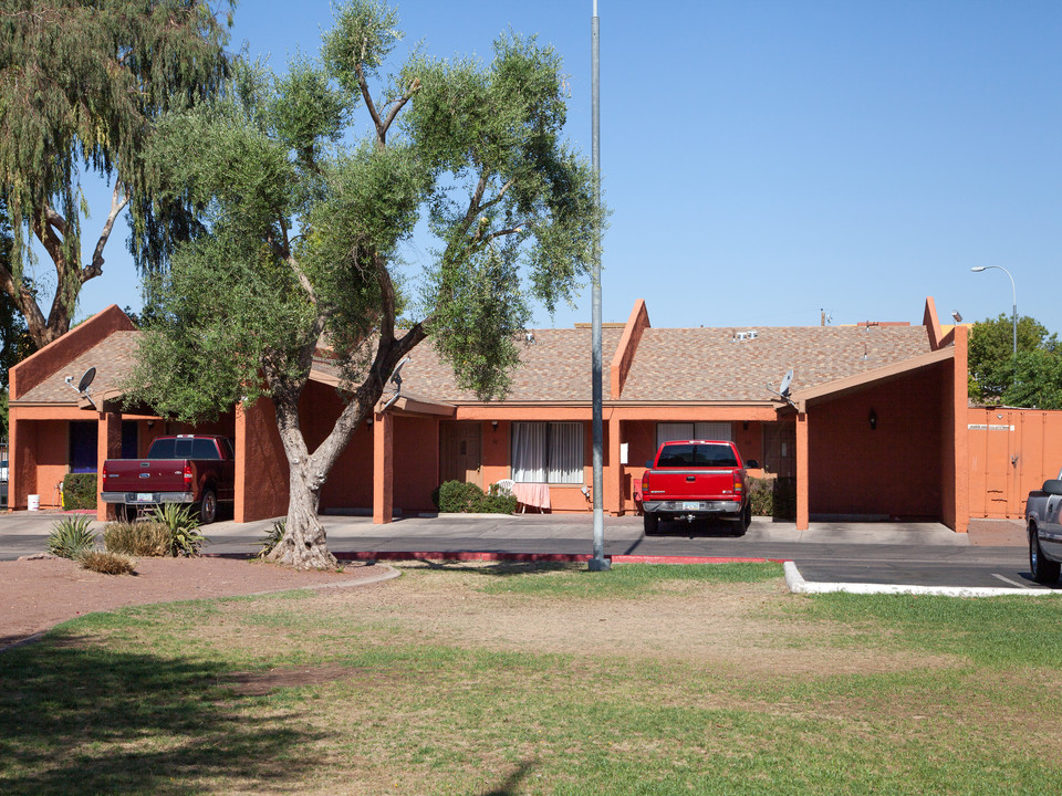 Colter Meadows Condominiums in Phoenix, AZ - Building Photo