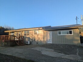 510 Lombard St in North Bend, OR - Building Photo