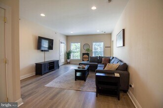 1324 West Chester Pike in West Chester, PA - Building Photo - Building Photo