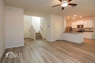 10466 Sweetwater Creek Dr in Cleveland, TX - Building Photo - Building Photo