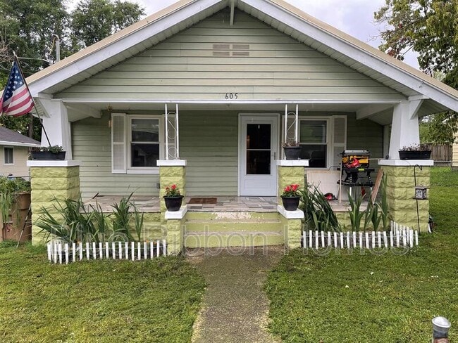 property at 605 Victory St NW