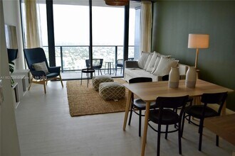 1000 Brickell Plaza, Unit 4704 in Miami, FL - Building Photo - Building Photo
