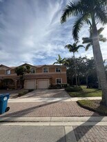 2000 NW 99th Way in Sunrise, FL - Building Photo