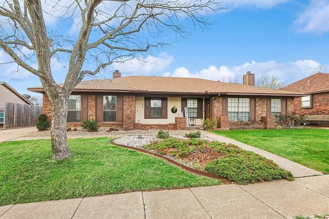 2432 Shady Turf Dr in Bedford, TX - Building Photo - Building Photo