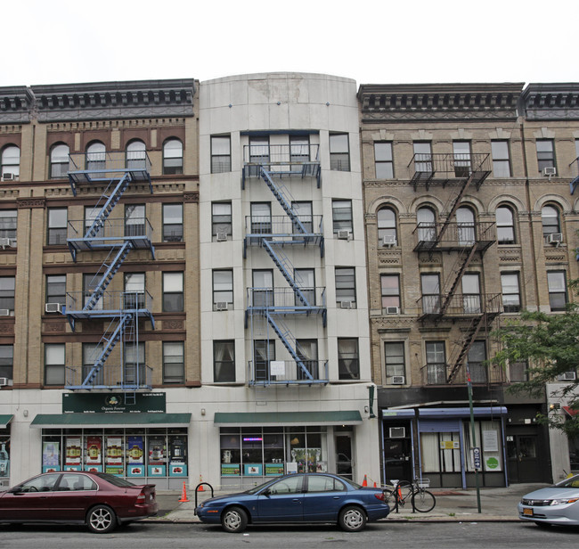 2057 Frederick Douglass Blvd in New York, NY - Foto de edificio - Building Photo