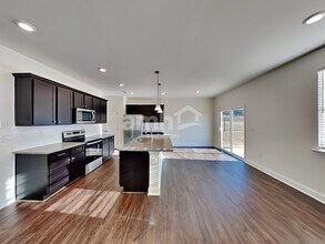 580 Smt Vw Ln in Canton, GA - Foto de edificio - Building Photo