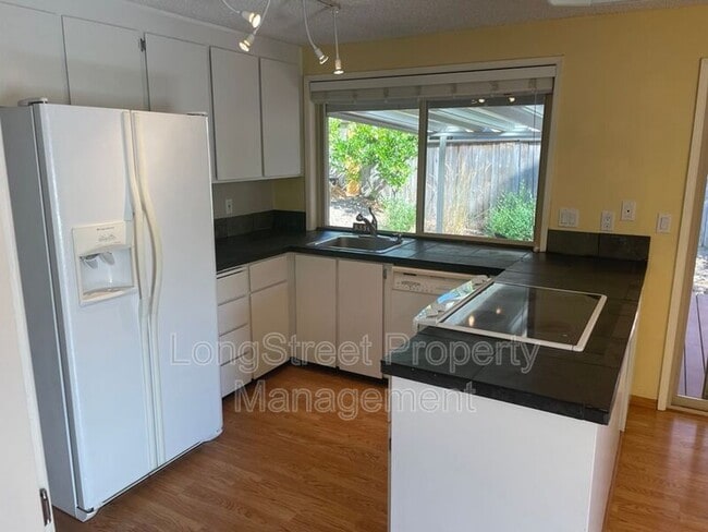 5510 NW Innisbrook Pl in Portland, OR - Building Photo - Building Photo