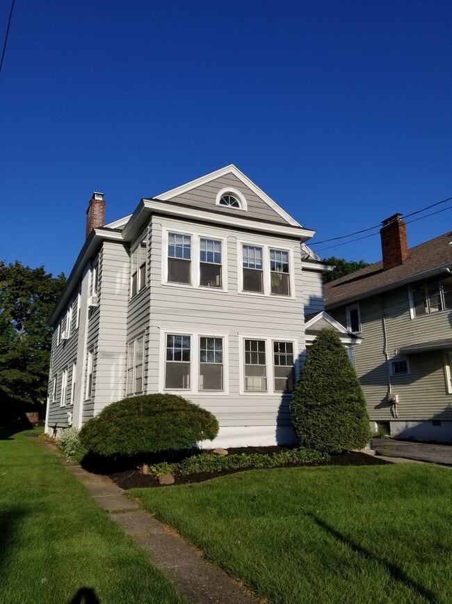 519 Durston Ave, Unit 2nd Floor