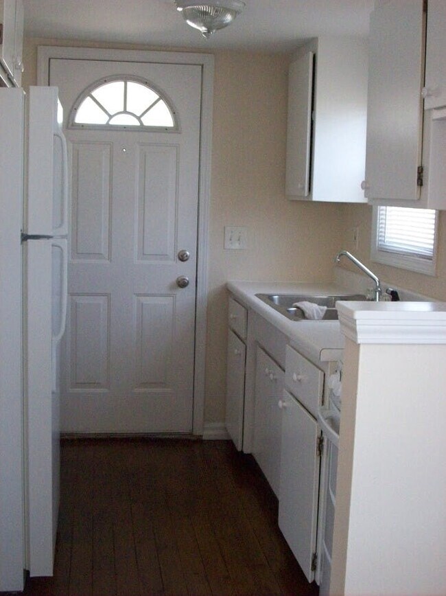 937 N Pontiac Trl, Unit #3 in Walled Lake, MI - Building Photo - Building Photo