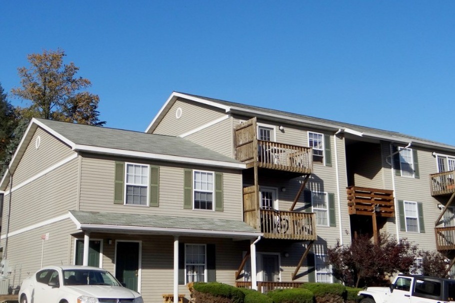 Copperfield Court in Morgantown, WV - Building Photo