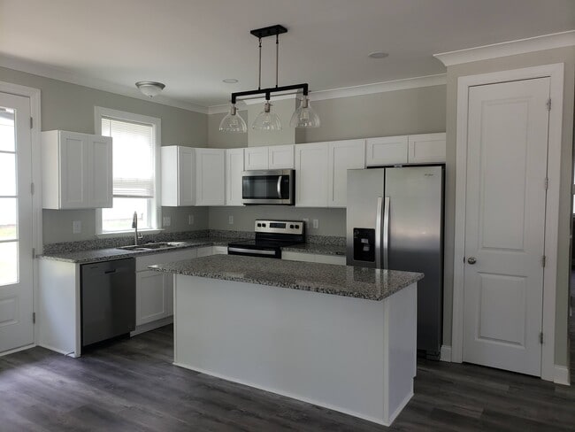 218 Forest Dr in Travelers Rest, SC - Foto de edificio - Building Photo