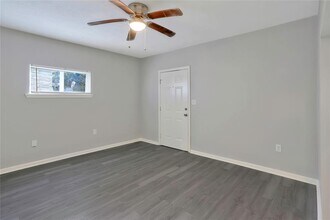 710 E Magnolia St in Angleton, TX - Building Photo - Building Photo
