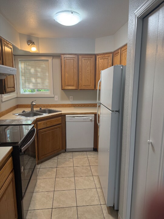 551 N Robin Cir in Wasilla, AK - Building Photo