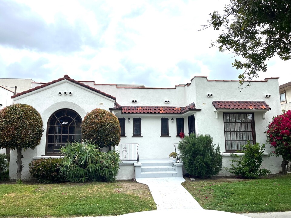 704 Granada St, Unit 704 in Glendale, CA - Foto de edificio