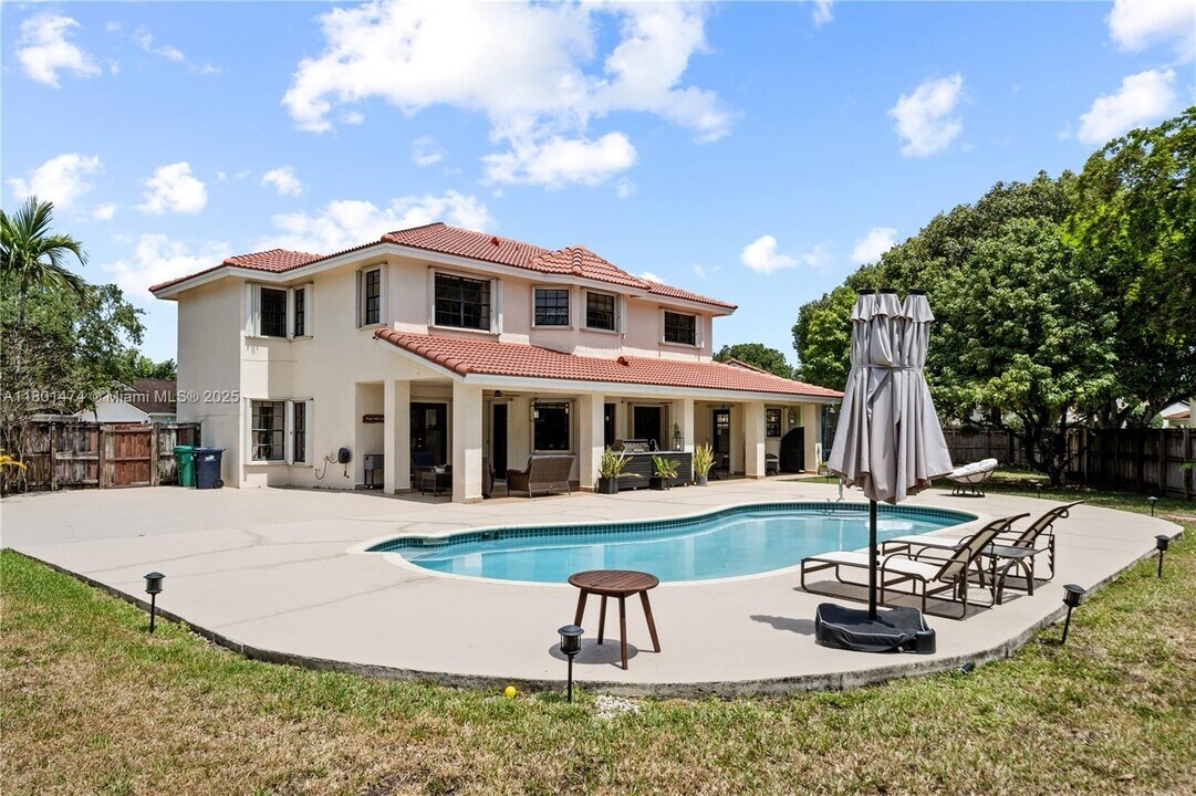 4671 SW 155th Pl in Miami, FL - Building Photo