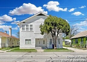 827 Steves Ave in San Antonio, TX - Building Photo