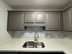 3252 Cypress Ln in Gulf Breeze, FL - Foto de edificio - Building Photo