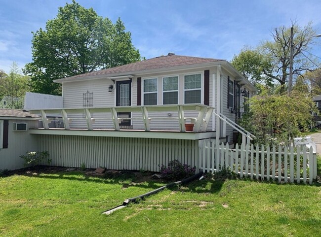 6 Charles St in Rockport, MA - Foto de edificio - Building Photo