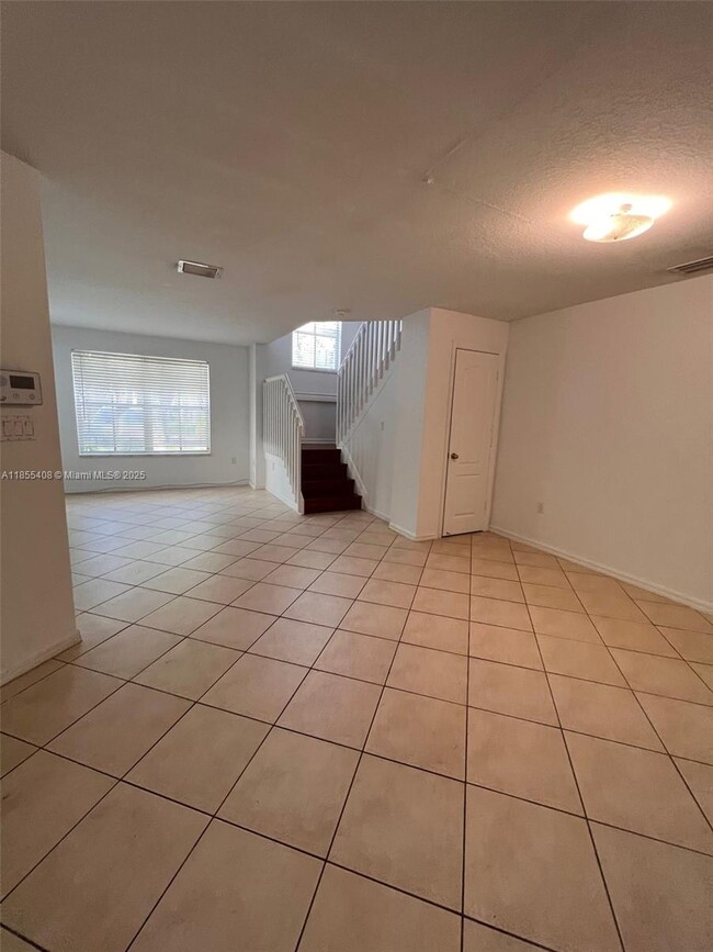 12824 SW 31st St in Miramar, FL - Foto de edificio - Building Photo