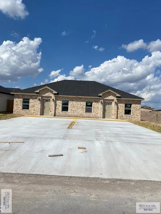 2330 Summit Rd in La Feria, TX - Building Photo