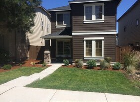 20256 Badger Rd in Bend, OR - Building Photo