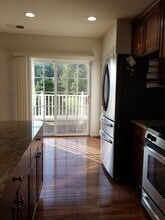 4612 Battenburg Ln in Fairfax, VA - Foto de edificio - Building Photo