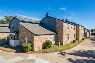 Radford Place in Irving, TX - Building Photo - Building Photo