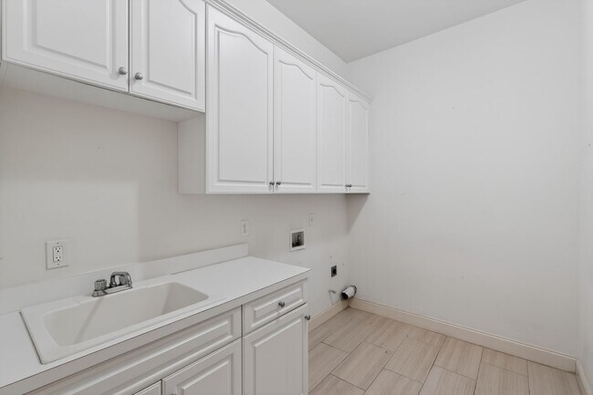 property at 2979 Gateland Square