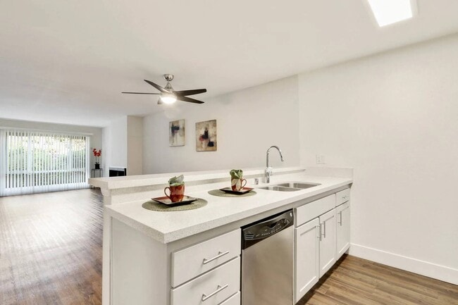 Waverly at Silverlake in Los Angeles, CA - Foto de edificio - Building Photo