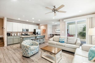 487 E 1st Ave in Gulf Shores, AL - Building Photo