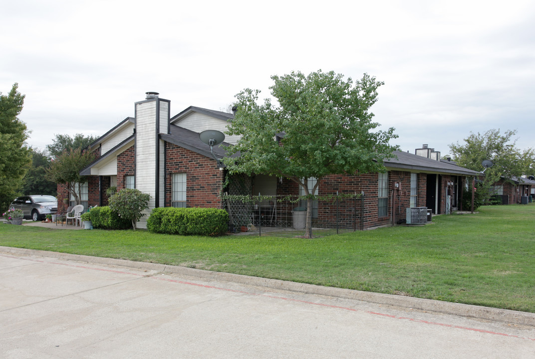 Stone Creek Apartments in Terrell, TX - Foto de edificio