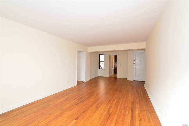 65-30 108th St-Unit -2G in Queens, NY - Building Photo - Building Photo