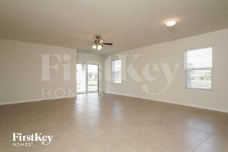 440 NW 15th Terrace in Cape Coral, FL - Foto de edificio - Building Photo