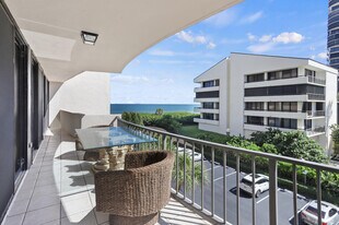 4200 N Ocean Dr in Riviera Beach, FL - Building Photo