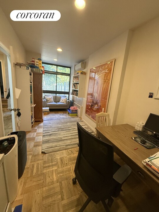 51 W 94th St in New York, NY - Building Photo