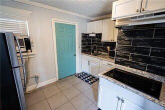 235 Walnut St NW in Atlanta, GA - Building Photo - Building Photo