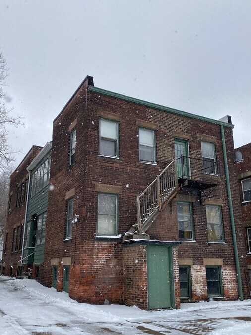 2224 Murray Hill Rd in Cleveland, OH - Building Photo