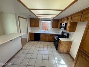 1874 Suntree Ln in Simi Valley, CA - Building Photo - Building Photo