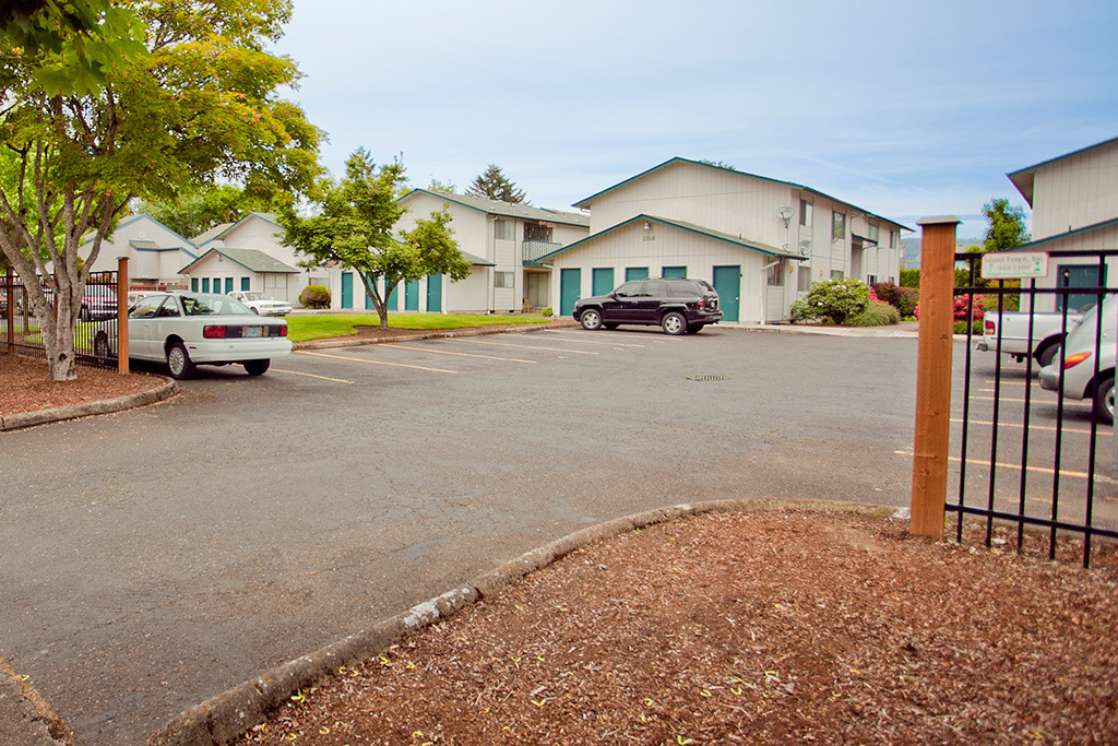 Northcourt Apartments in Springfield, OR - Foto de edificio