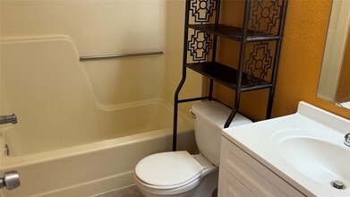 12107 Tambourine Dr in Stafford, TX - Building Photo - Building Photo