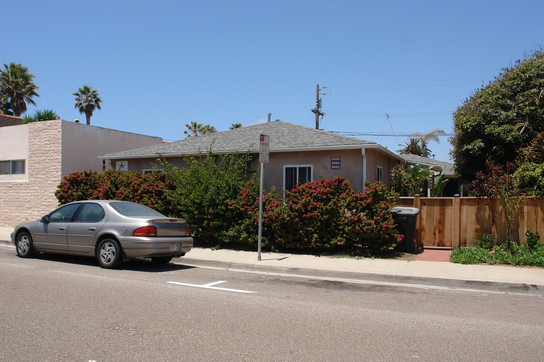 122-126 Ebony Ave in Imperial Beach, CA - Building Photo